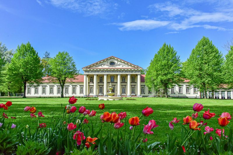 Siesikai Manor - Antanas Smetona residence – baking a tree cake - kugel - Taujėnai Manor – mead degustation