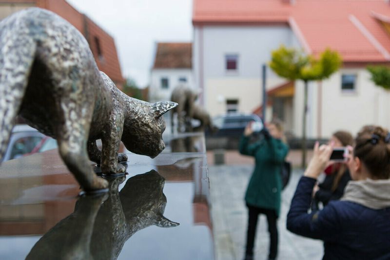 Pažintinė – degustacinė kelionė autobusu į Marijampolę: senoviniai automobiliai, kultūra, gatvės menas ir KGB atominis bunkeris Kaune