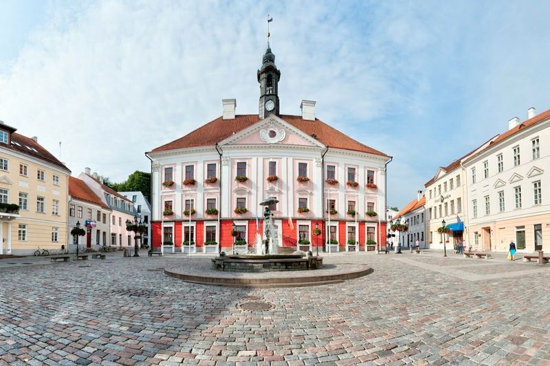 Alatskivi pilis – estiško vyno degustacija – ekskursija Tartu – šaltalankių produktų degustacija
