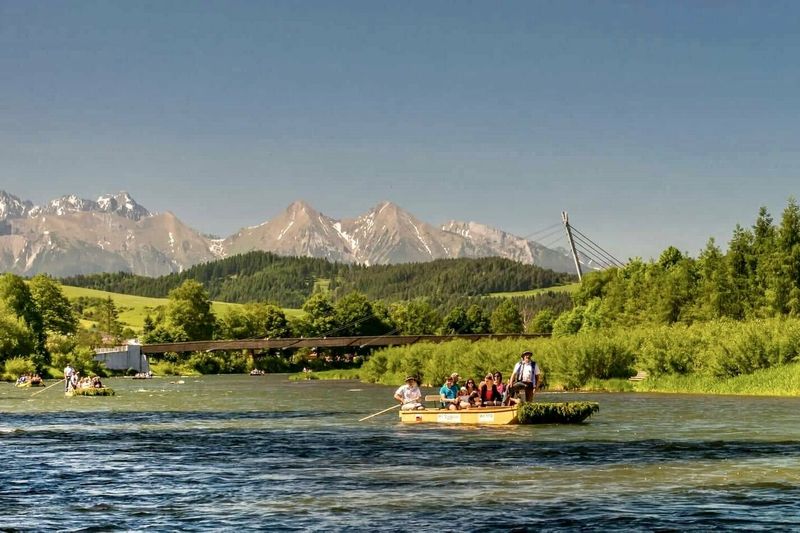 Kelionė į Slovakiją: Pieninų nacionalinis parkas – plaukimas upe – tradicinis guliašas klausantis goralo muzikos – Spišo pilis