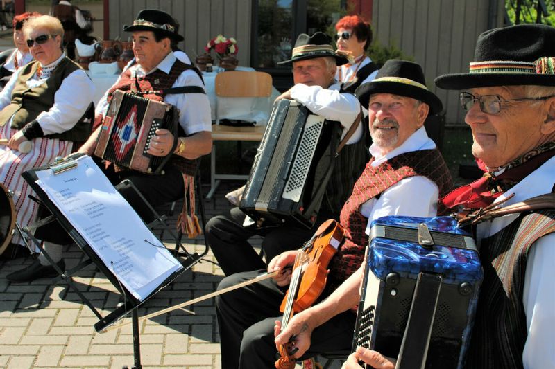 Pažintinė – degustacinė kelionė kolektyvams: Pajauskime Paprūsės istoriją su folkloro kolektyvu – Žemaitiškų patiekalų degustacija