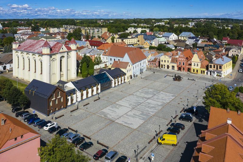 Savaitgalio verslo kelionė autobusu kolektyvams:  Kėdainiai - pietūs - apsilankymas dvare - didžiausias gėlių parkas