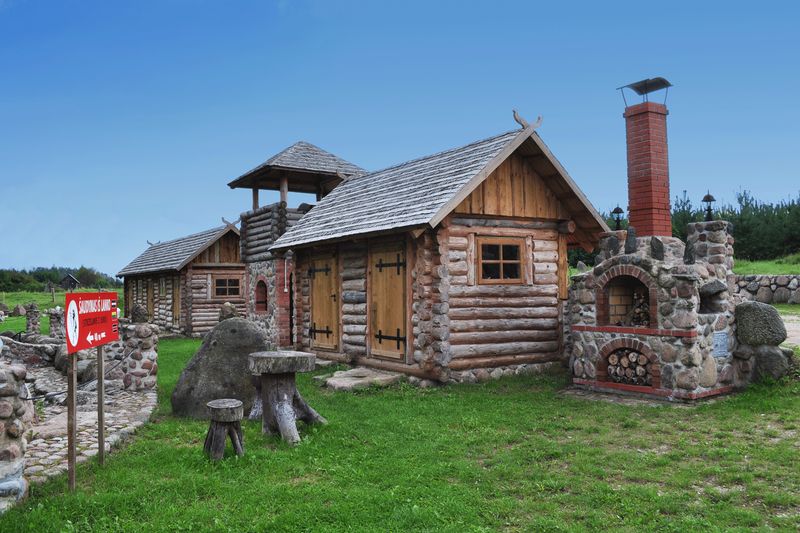 Lenkija: Jotvingių prūsų gyvenvietė –vienuolynas Vygriuose– Seinai – Vilanovo rūmai – Karalių rūmai – plaukimas Augustavo kanalu