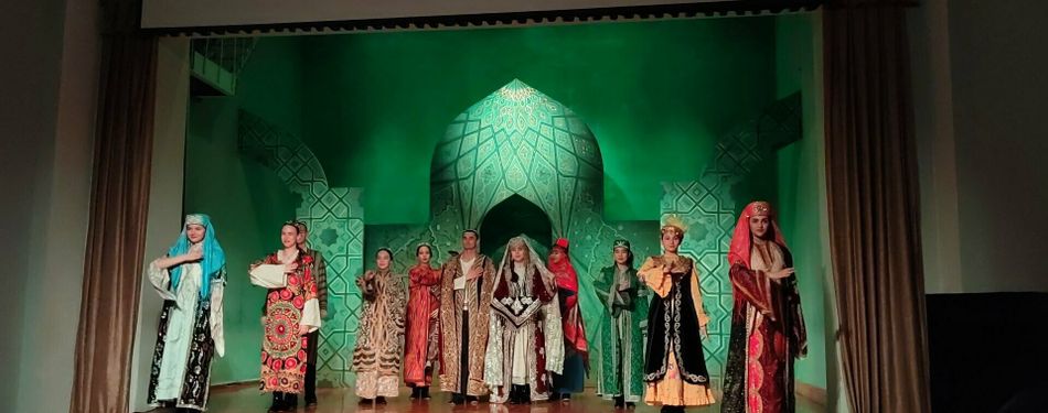 Istorinių kostiumų teatras Samarkande (Uzbekistane)