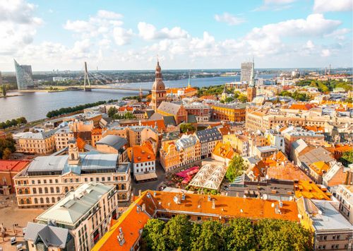 Latvija: rododendrų žiedai + plaukimas Dauguvos upe