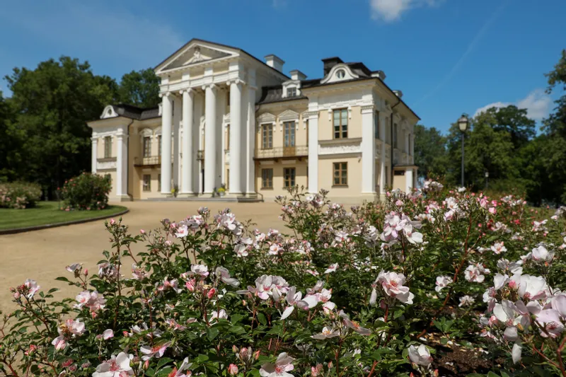Savaitgalio degustacinė kelionė autobusu: Vilkaviškis - J.Basanavičiaus sodyba – Razavų blynų degustacija –rožių festivalis Paežerių dvare