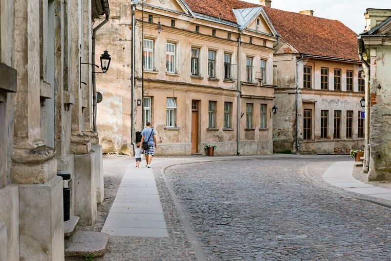 Pažintinė kelionė į Latviją: smėlio urvai – Kuldyga – latviško vyno degustacija