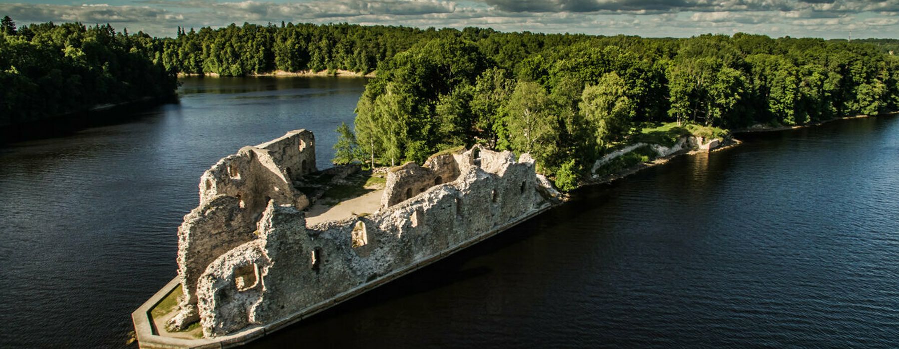 Kelionė į Latviją: Renavo dvaras – Salaspilis – vikingų laivas – Motor muziejus – Bauskės pilis – shitaki grybai
