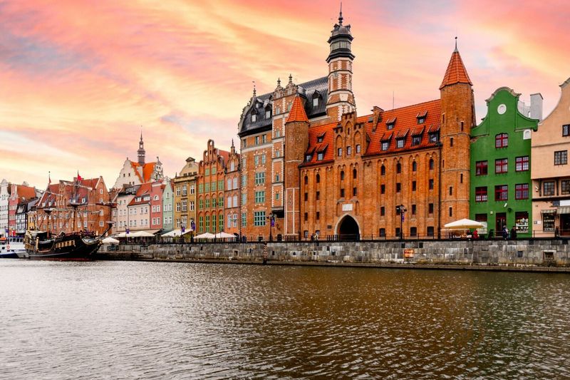 Plaukimas Augustavo kanalu – Vilko guolis – Gdanskas - Sopotas – Malborko pilis – 3d/2n