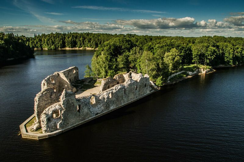 Kelionė į Latviją: Salaspilis – vikingų laivas – Motor muziejus – Bauskės pilis – shitaki grybai