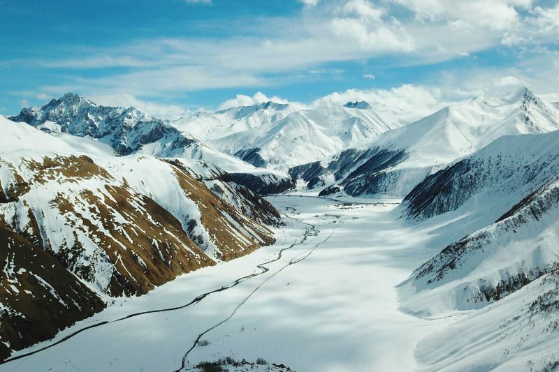 Naujieji metai Sakartvele (Gruzijoje)  Tbilisis – Naujametinis vakaras- kalnuotasis Kazbegis – Signagi Kelionė lėktuvu iš  Rygos su vadovu iš Lietuvos 5d./4n.
