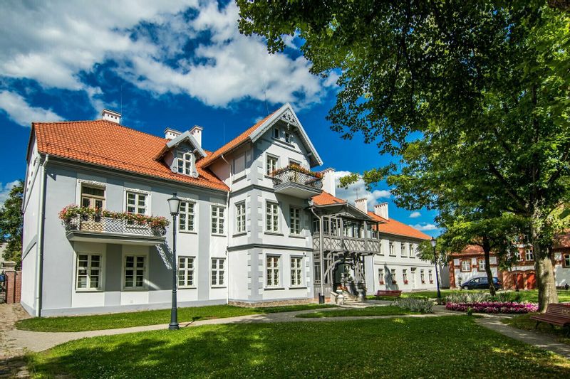 Šojaus dvaras - ekskursija po Šilutę - ekskursija Rusnėje - vyno degustacija