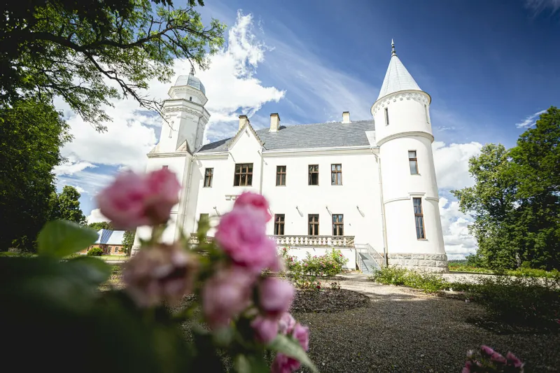 Alatskivi pilis – estiško vyno degustacija – ekskursija Tartu – šaltalankių produktų degustacija